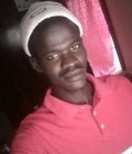 Встретьте Мужчинa : Seydou, 27 лет до Россия  St Pétersbourg 